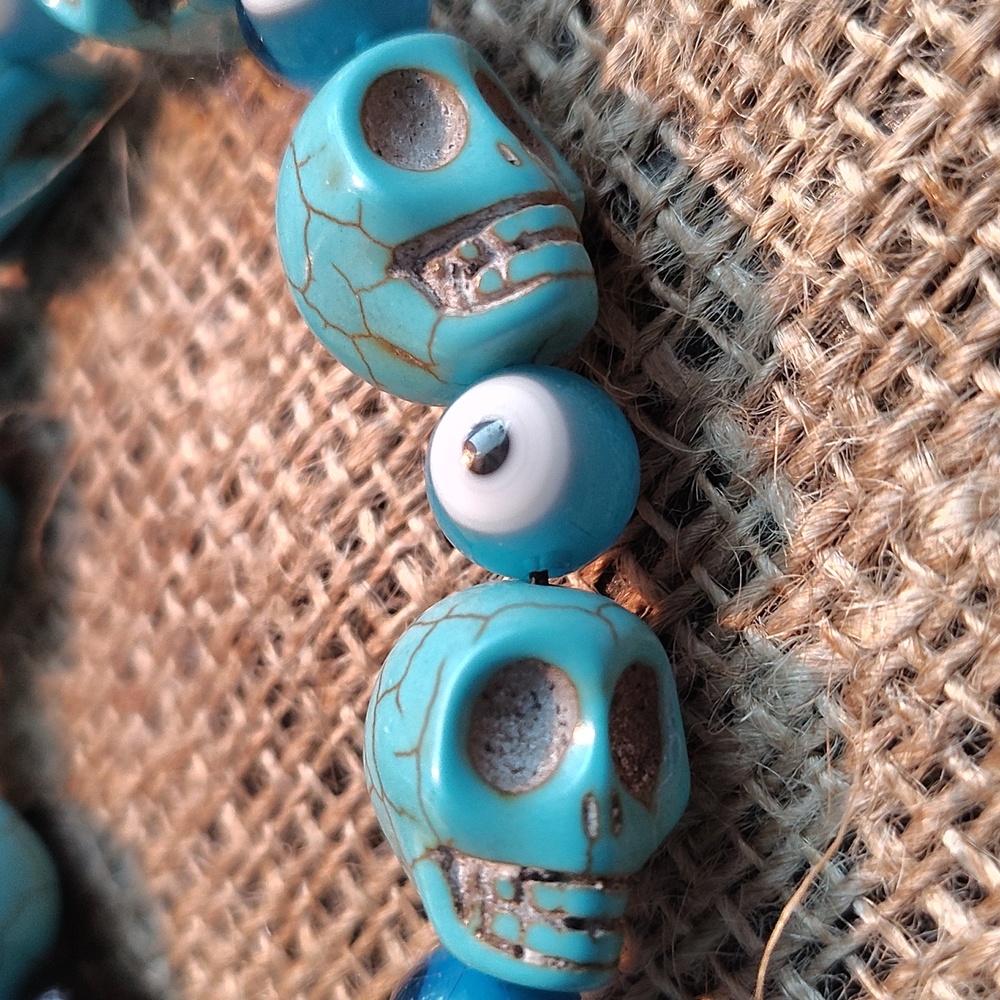 💀Turquoise Color Howlite Adjustable Skull Bead Bracelet - Picture 3 of 5